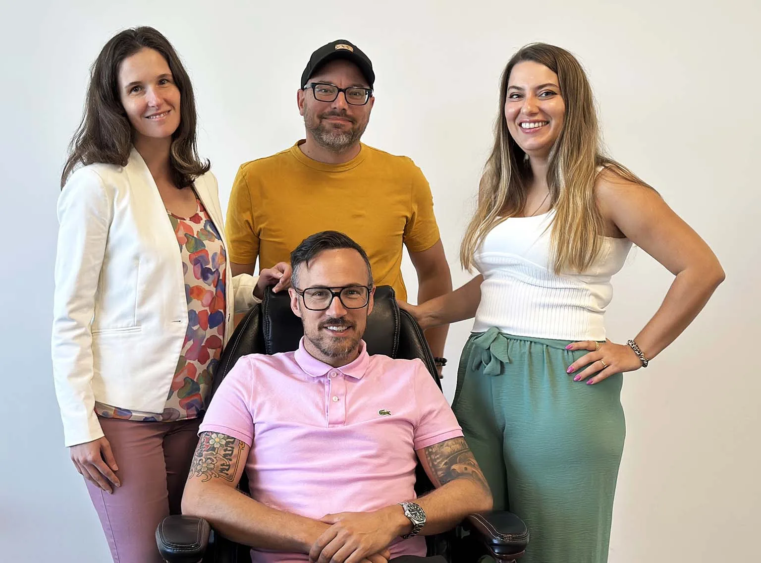 Quatre membres de l’équipe Nerd Marketing réunis dans les bureaux de Terrebonne