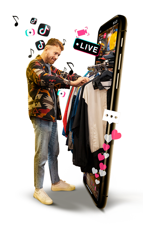 Un client découvre une boutique en direct sur un téléphone géant