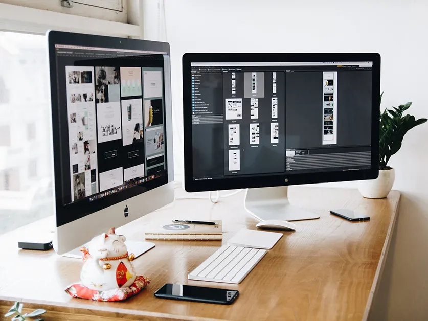 Poste de travail d'un graphiste professionnel